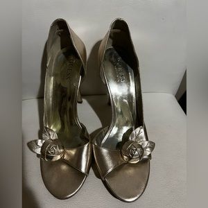 Guess gold high heels with a rose on it only worn a couple times women’s size 8